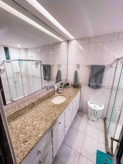 Espacoso Em Copacabana Apartamento *
